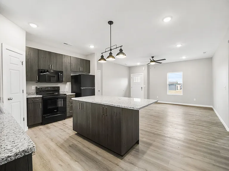 655 E Forest St — Photo 15