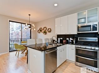 434 W Elm St #1F, Chicago, IL 60610