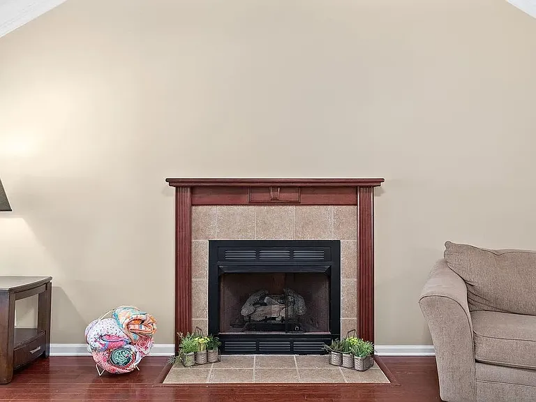 2231 Fairfax Dr — Photo 9