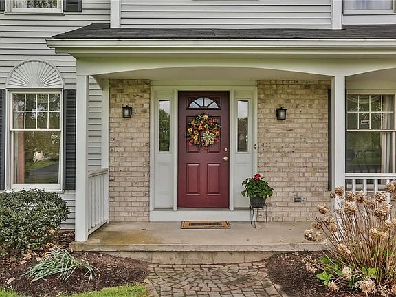 3rd image of 36 Eaglewood Cir