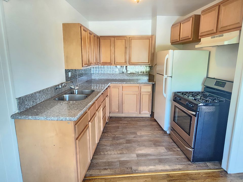 1st image of 14229 1/2 Moorpark St