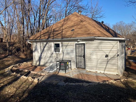 2nd image of 2024 Cypress Ave