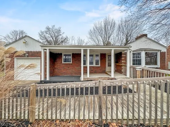 703 Poland Ave, Struthers, OH 44471