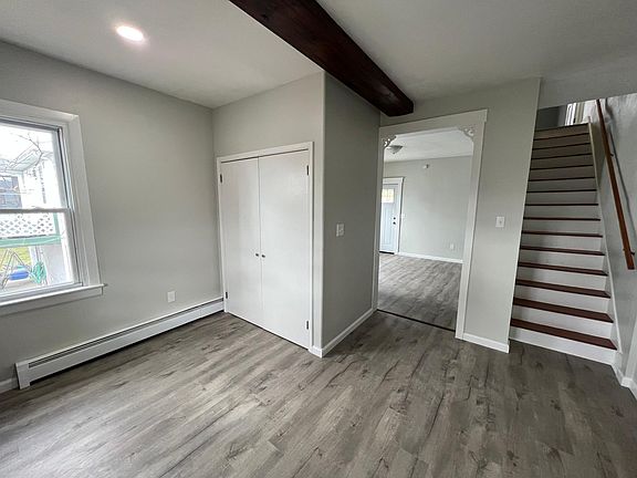 4th image of 935 Main St