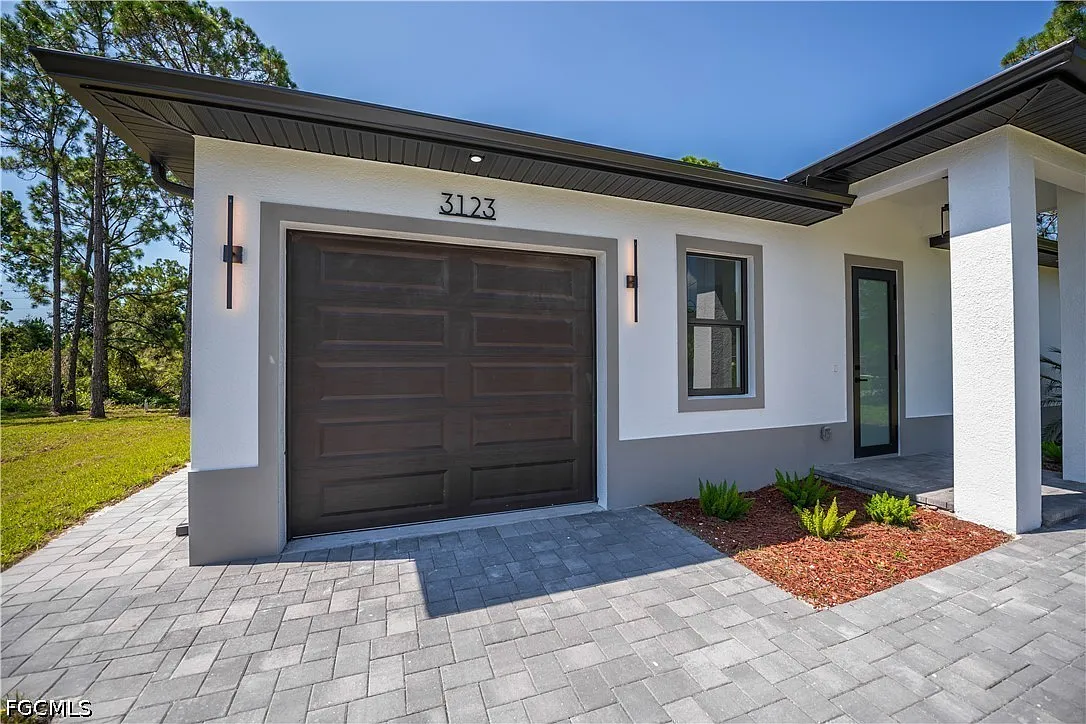 3 bed, 3.0 bath, 1057 sqft, $1,895 — Photo 4