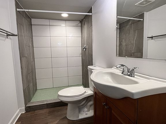4th image of 3053 N Haussen Ct #G
