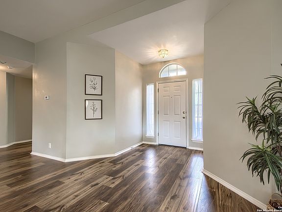 4th image of 121 SPICE OAK LN