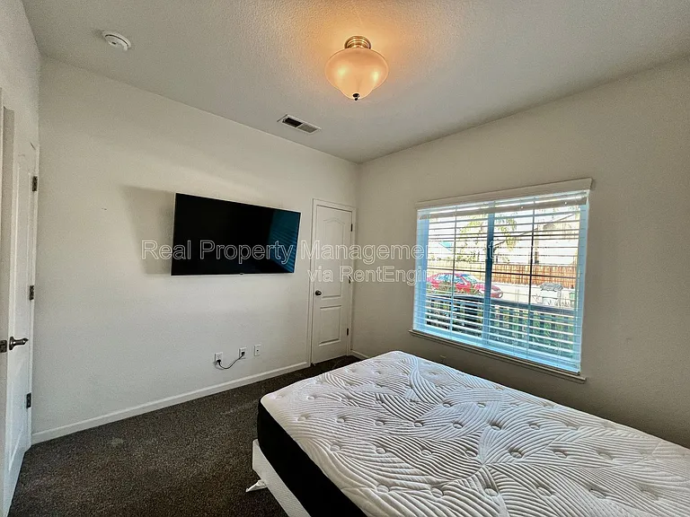 6859 E Cortland Ave — Photo 8