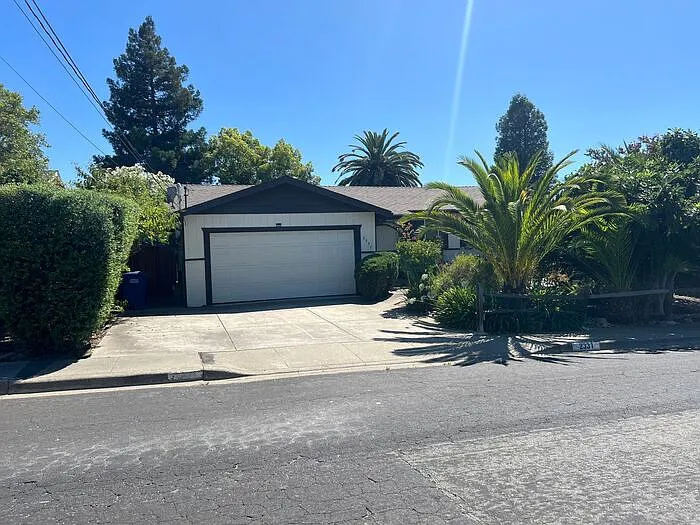 2331 Saint George Dr — Photo 3