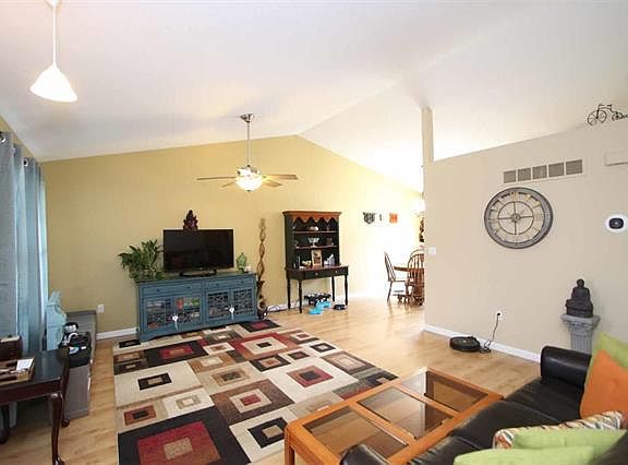 4th image of 401 Bayview Ct