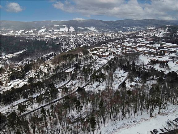 4th image of 18 Carson Rd