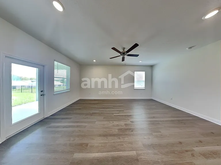 3716 Center Cove Ln — Photo 10