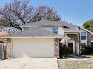 2205 Gladstone Dr, Arlington, TX 76018