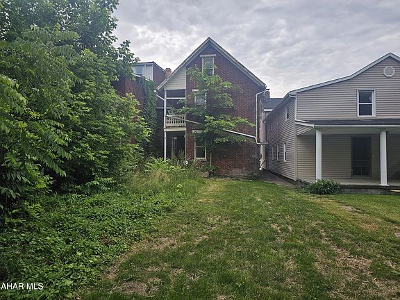 5th image of 130 W Pitt St
