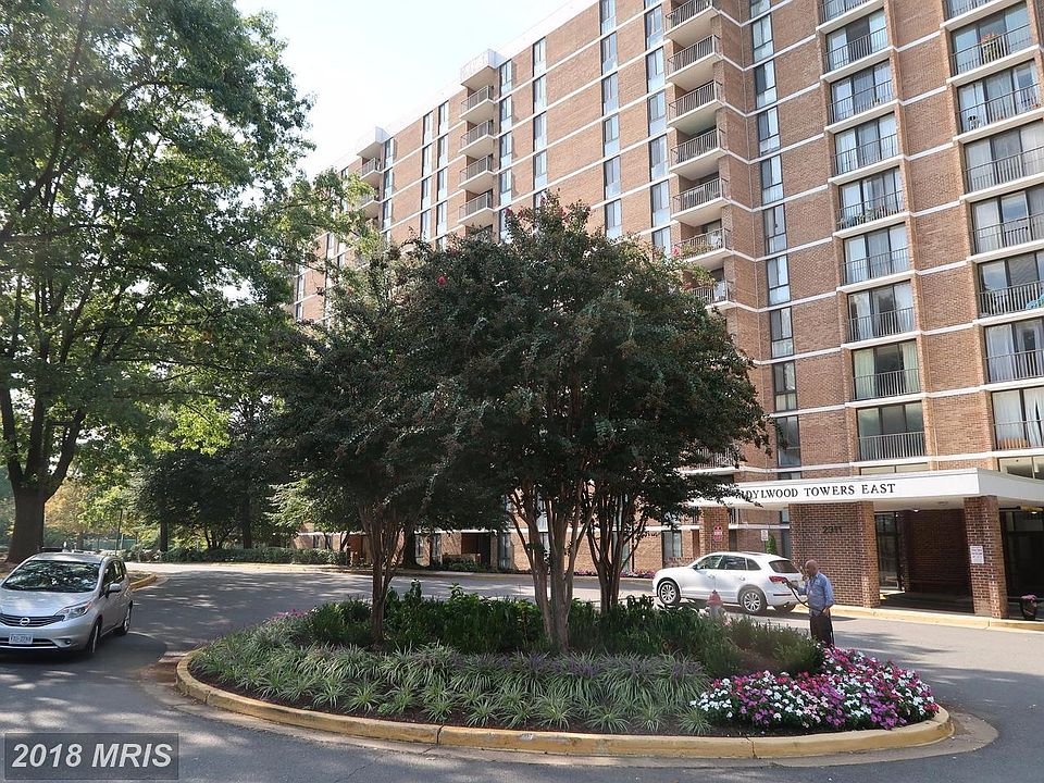 1st image of 2311 Pimmit Dr APT 916