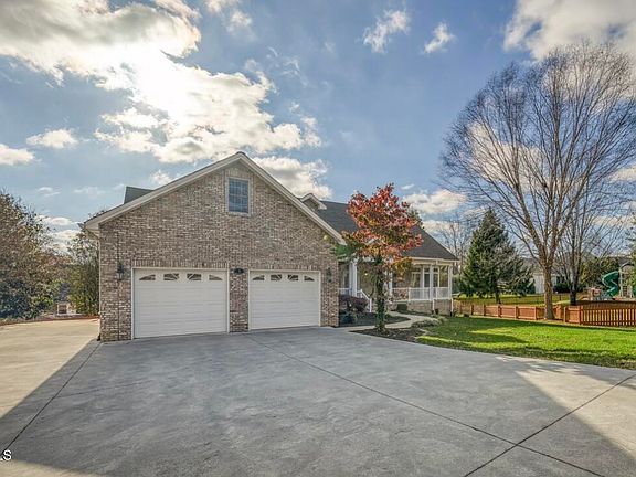 3rd image of 5 Pine Timbers Ct