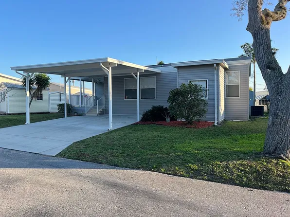 9 Steamboat Dr, Micco, FL 32976