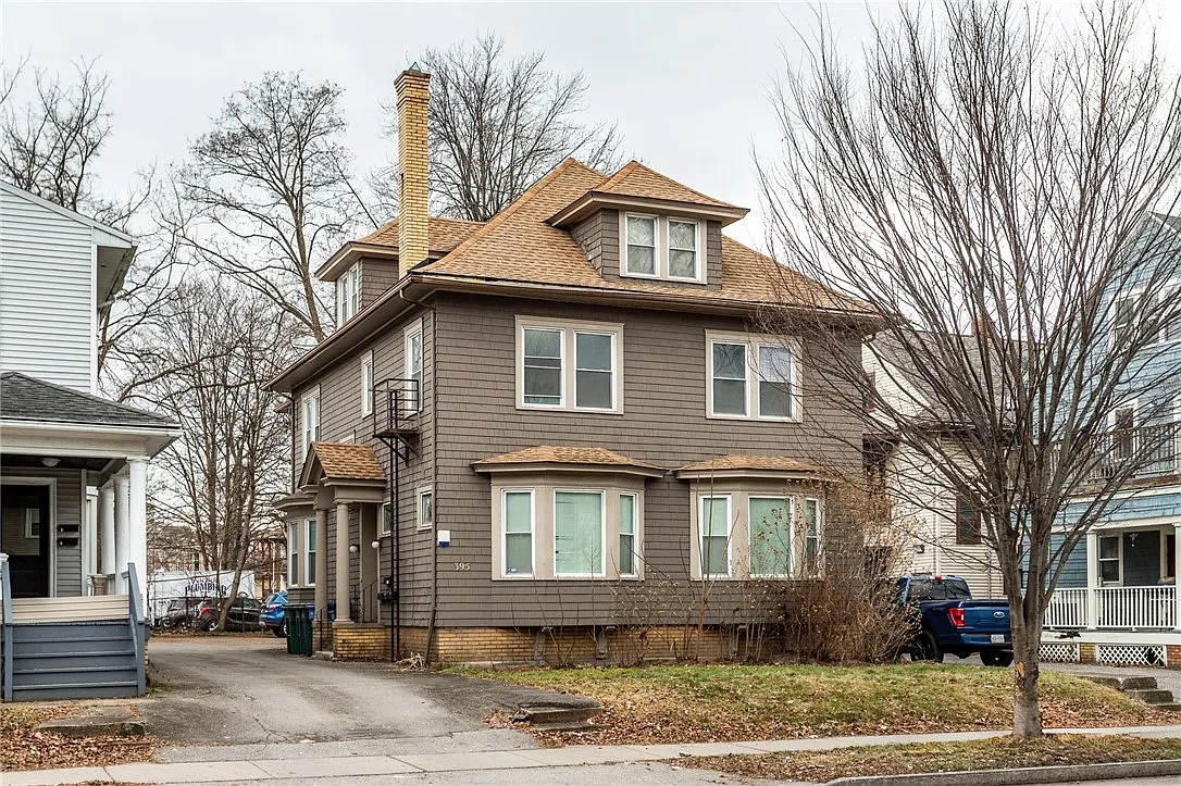 395 University Ave photo 1