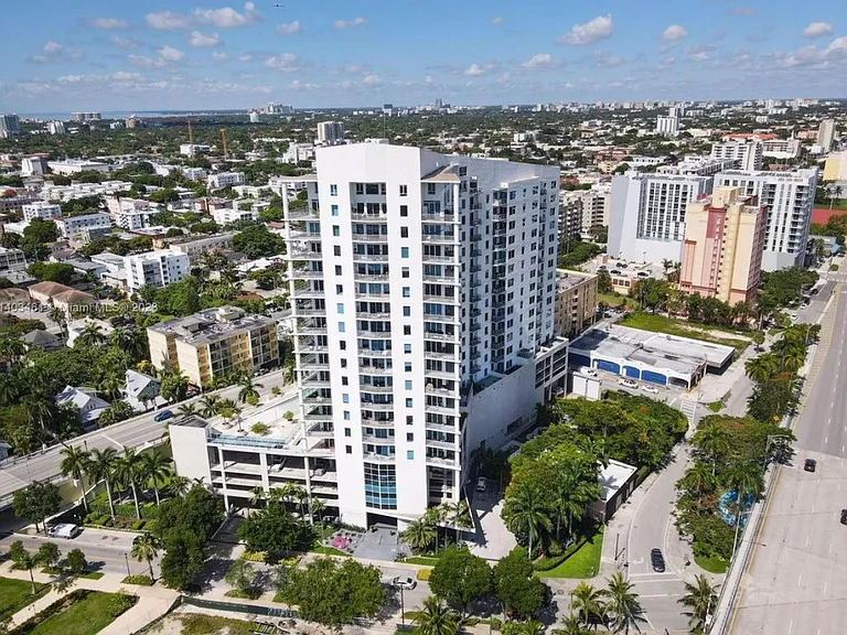 10 SW South River Dr #1208 — Photo 9