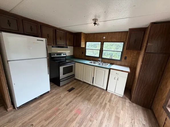 207A S Gate Dr, Seneca, SC 29678