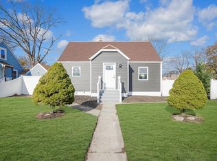 195 Clayton St, Central Islip, NY 11722
