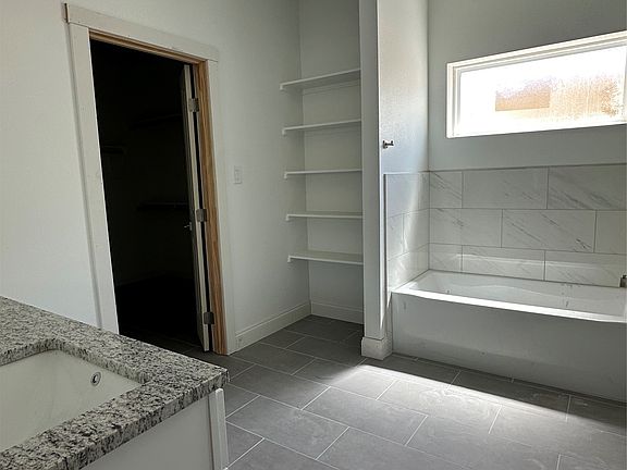 5th image of 1318 Diceman Ave
