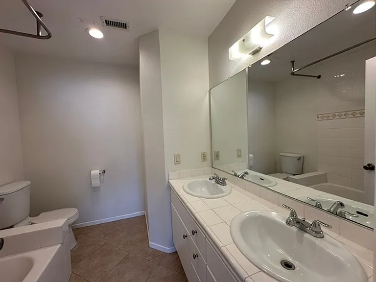 22865 Del Valle St #6 — Photo 23