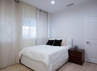 303 N Doheny Dr, Beverly Hills, CA 90211