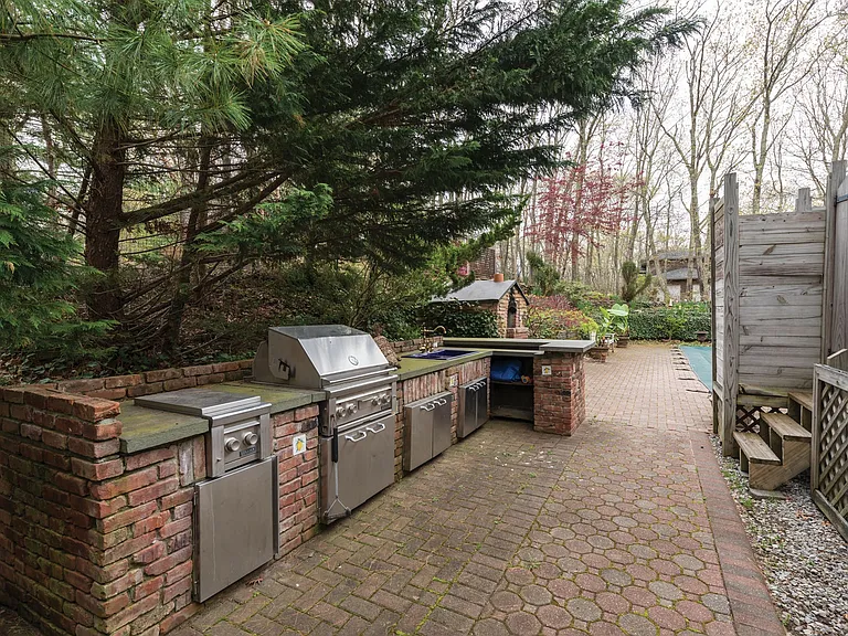 56 Glenview Dr — Photo 22