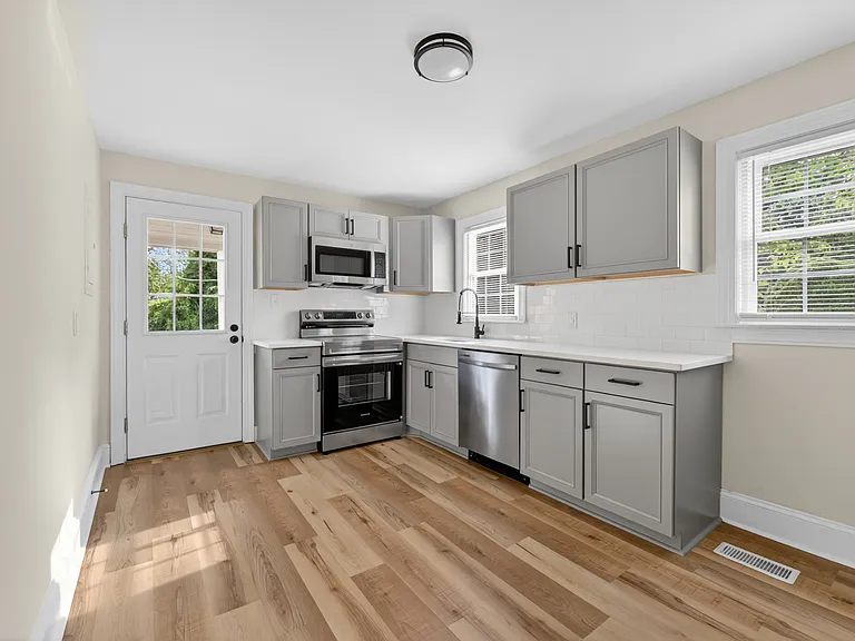 2813 Jackson Dr — Photo 16