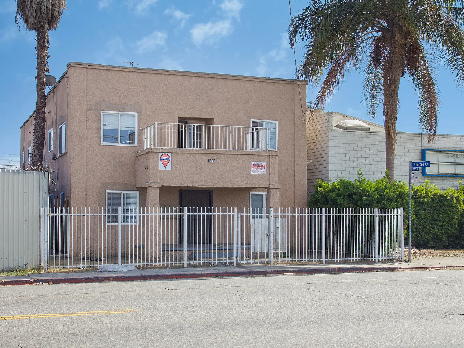 1010 E Anaheim St — Photo 2