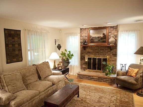 2nd image of 7 Knollwood Dr