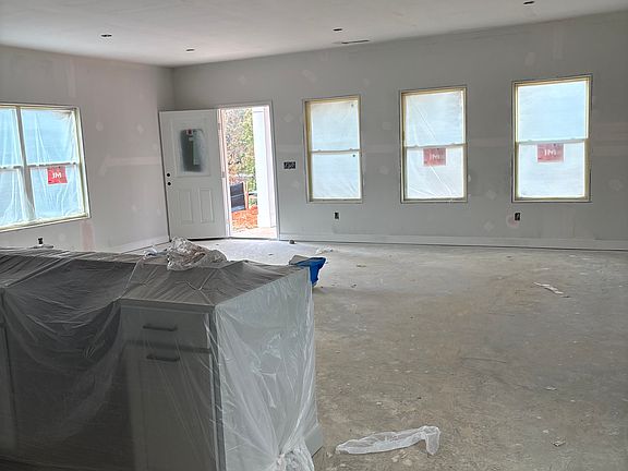 3rd image of 265 Dahlia Dr