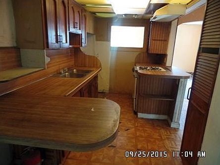 4th image of 915 NW 124th St
