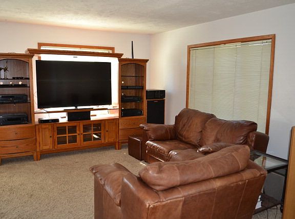 3rd image of 3149 Old Castle Ln