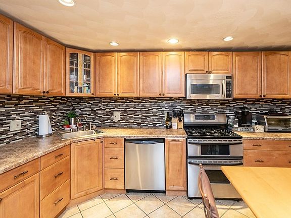 3rd image of 43 Hutchinson St APT 1