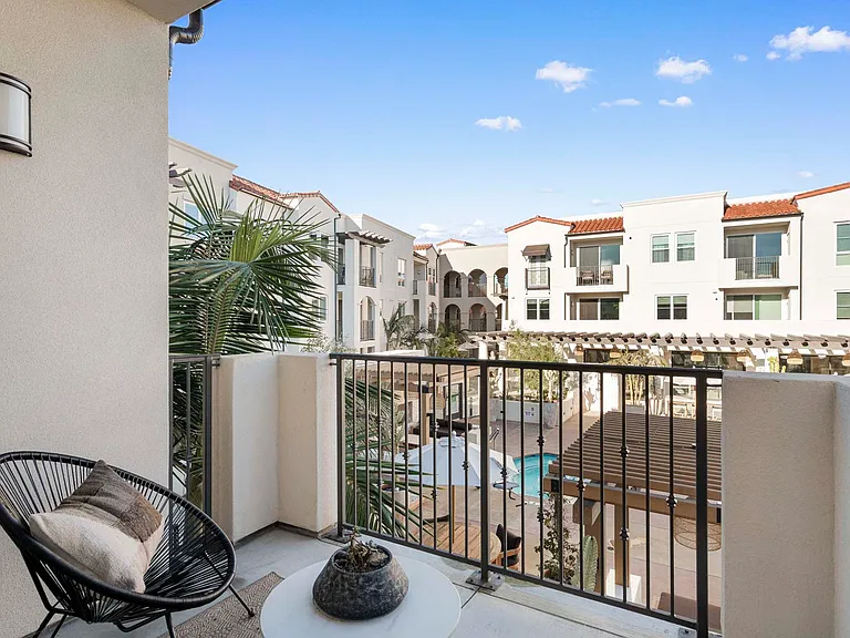 Eddy Redondo Residences — Photo 64