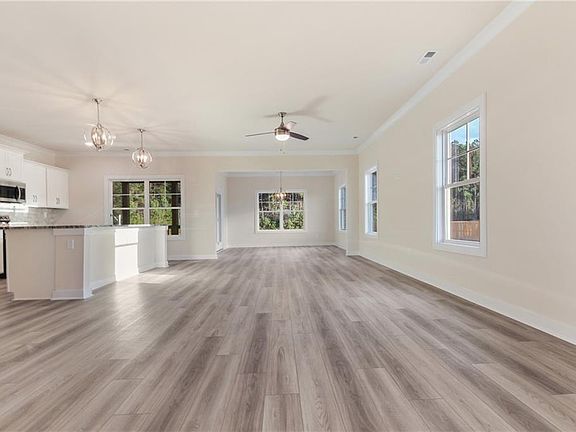 3rd image of 152 McPherson Rd