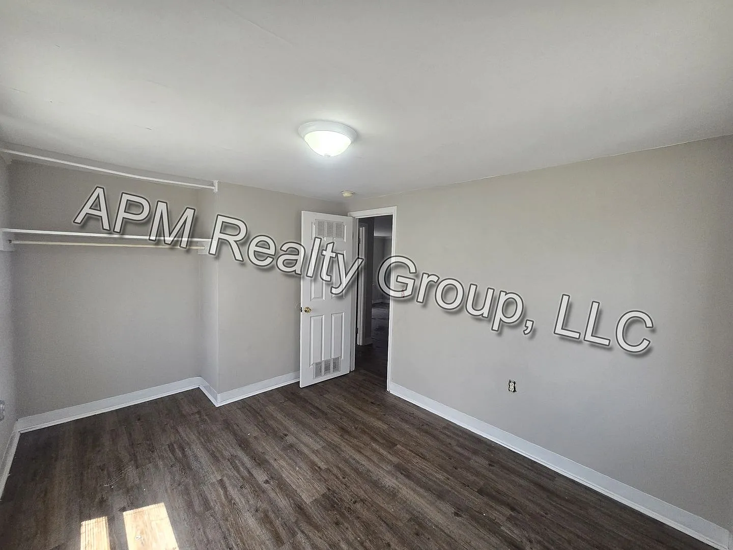 Renovated Apartment in Downtown Columbia — Photo 2