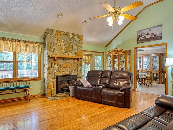 4th image of 366 Shallowford Dr