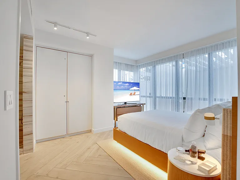2201 Collins Ave #40 — Photo 3