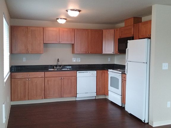 3rd image of 3305 Sawyer St