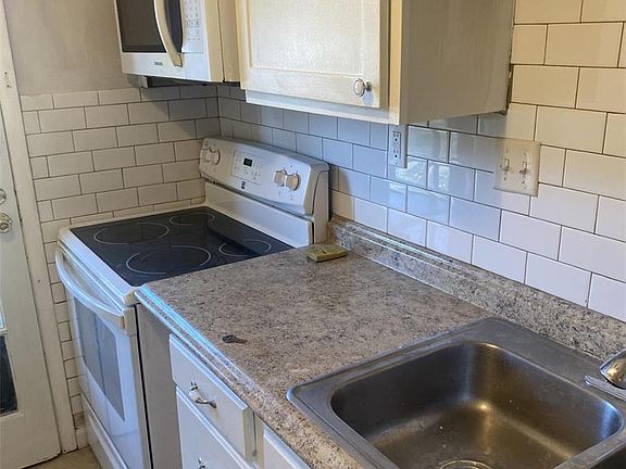 3rd image of 602 Rosetta Dr APT A
