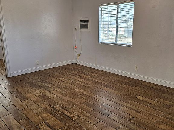 2nd image of 527 & 537 E San Joaquin Ave #537SANJO