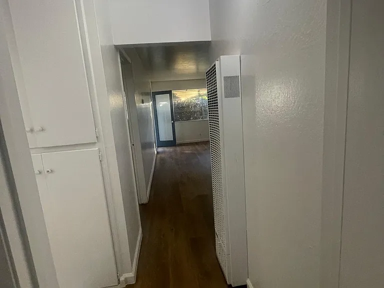 210 Flanders Ct — Photo 5