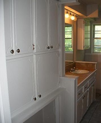 5th image of 1125 N Gardner I Trade