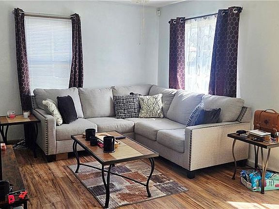 3rd image of 1606 W Sheley Rd