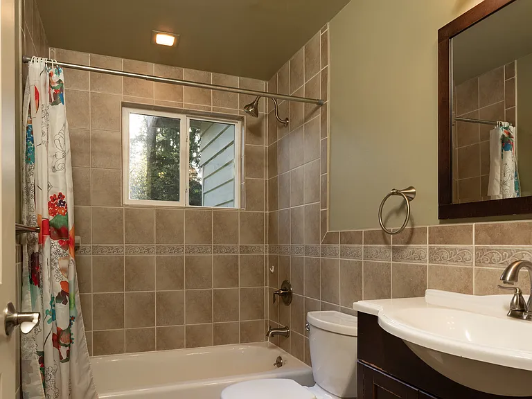 15323 SE 42nd St — Photo 22