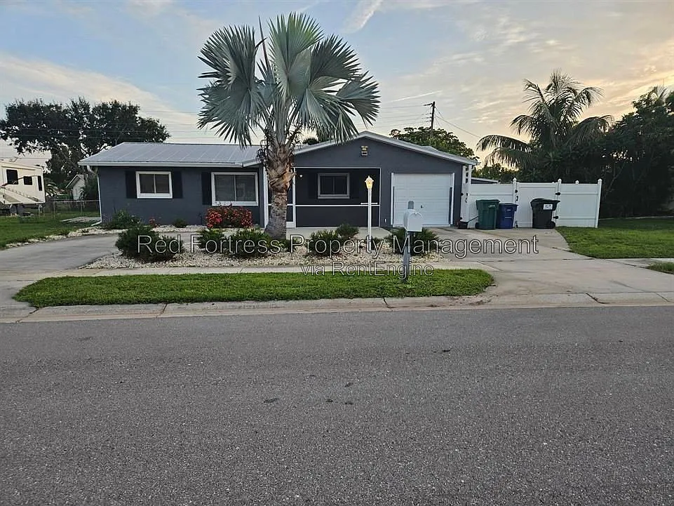 3 bed, 2.0 bath, 1209 sqft, $1,900 — Photo 1
