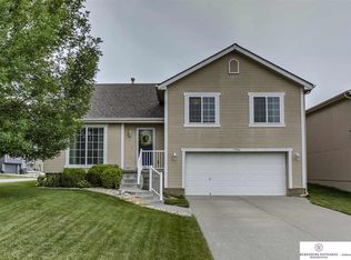 17184 Ruggles St, Omaha, NE 68116